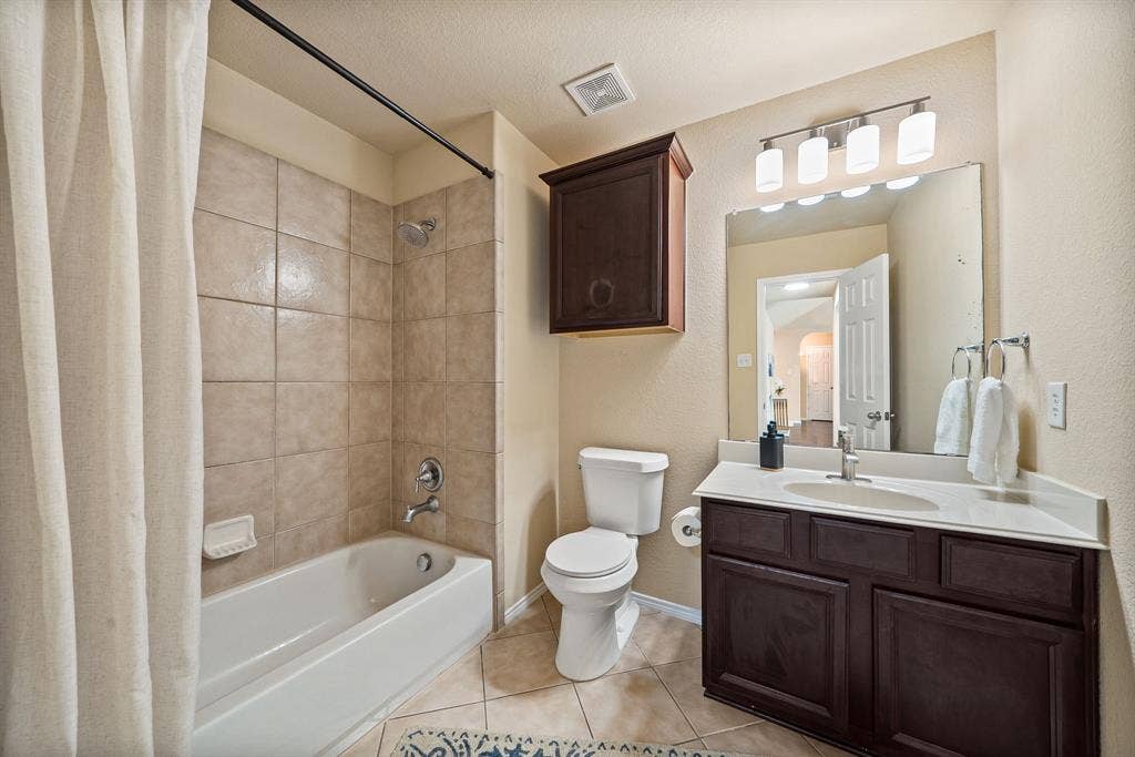 904 Amherst Drive, DeSoto, TX 75115 904 Amherst Drive, DeSoto, TX 75115