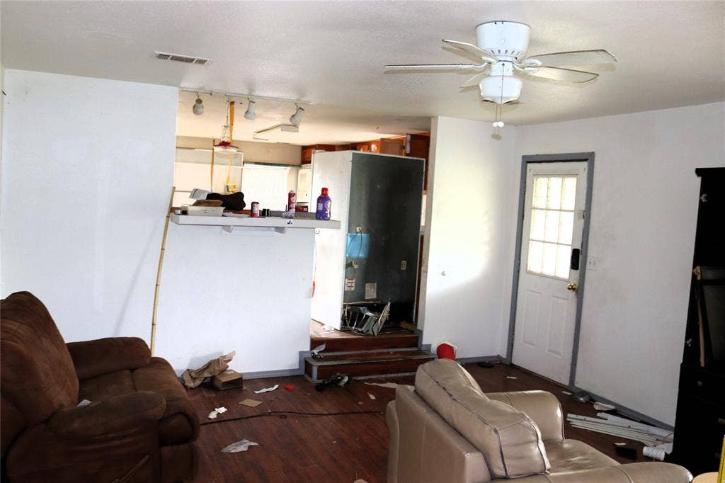 2492 Oakwood Drive, Wills Point, TX 75169 2492 Oakwood Drive, Wills Point, TX 75169