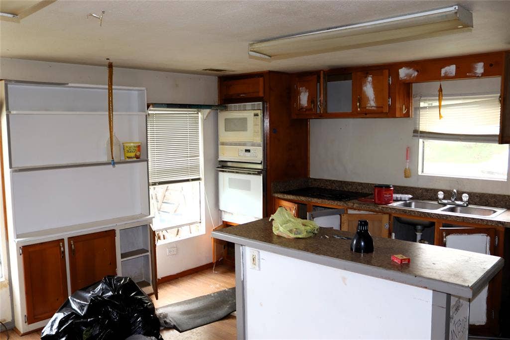 2492 Oakwood Drive, Wills Point, TX 75169 2492 Oakwood Drive, Wills Point, TX 75169