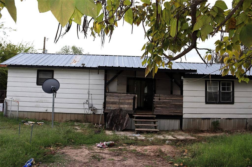 2492 Oakwood Drive, Wills Point, TX 75169 2492 Oakwood Drive, Wills Point, TX 75169