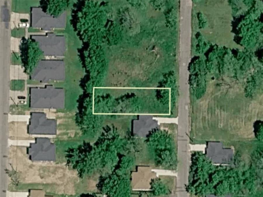 Property photo for 1421 N 10th Street NE, Paris, TX