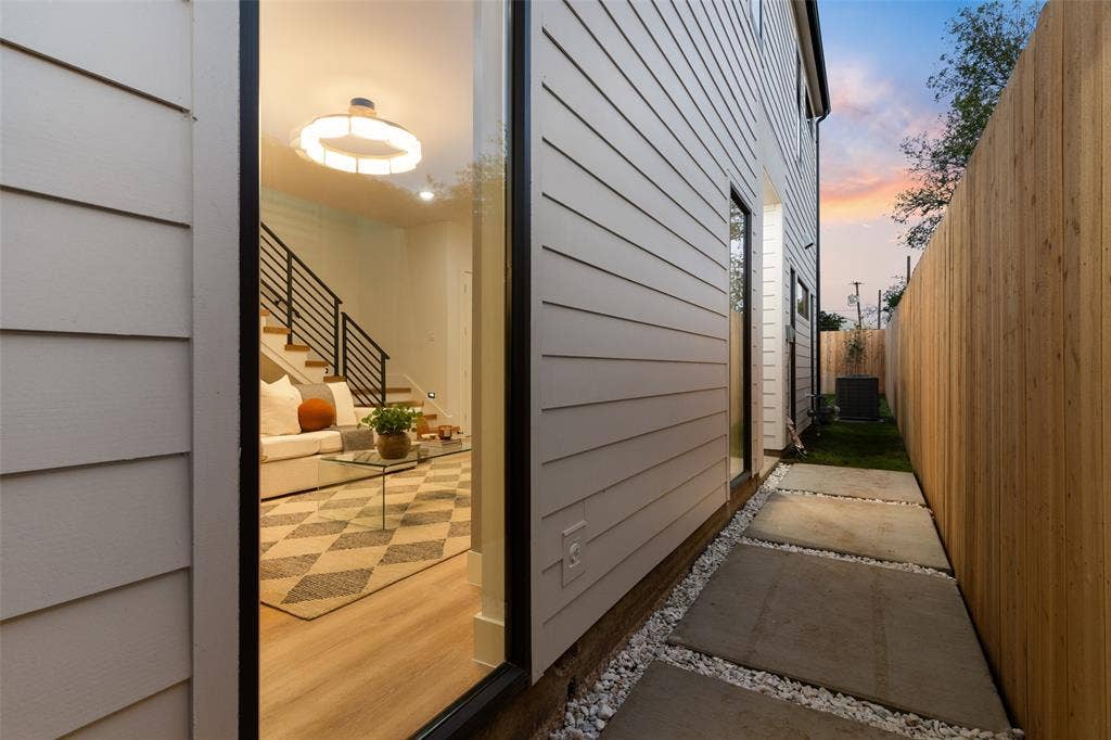 6720 & 6722 Mabel Avenue, Dallas, TX 75209