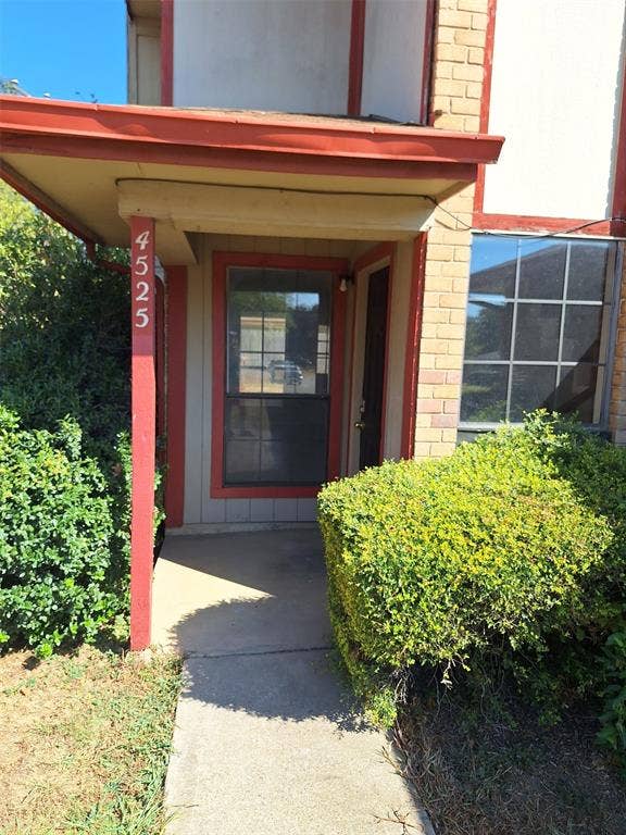 Property photo for 4525 Compass Court, Fort Worth, TX