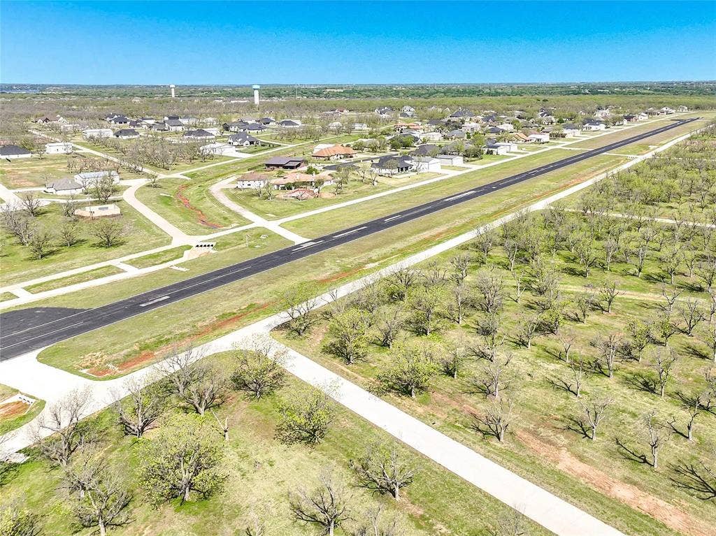 3013 Skyhawk Drive, Granbury, TX 76049