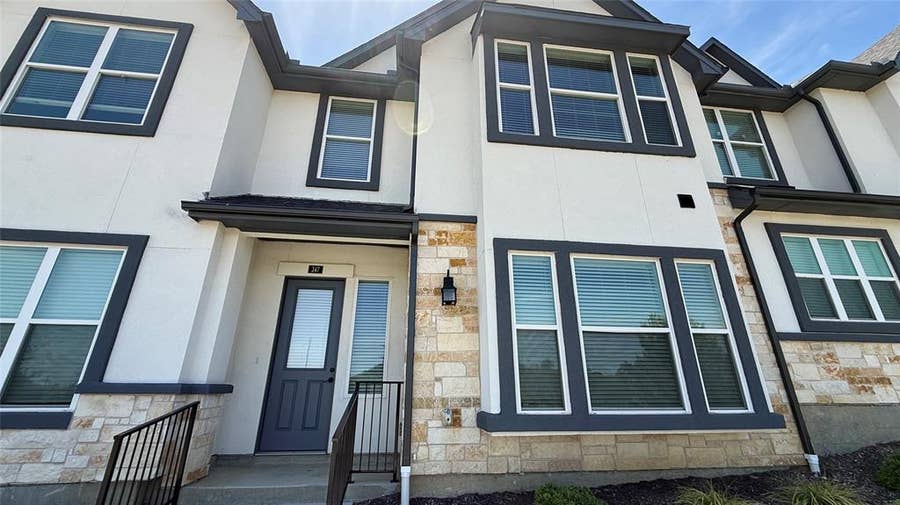 Property photo for 247 Mule Deer Mews, Frisco, TX