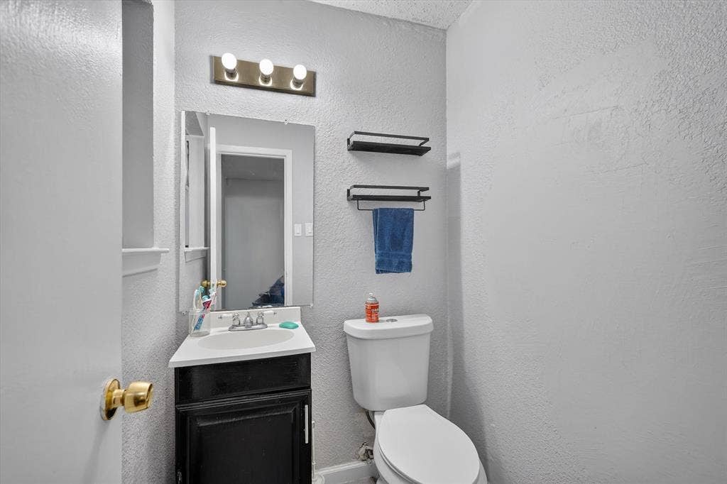 707 Edgeglen Drive, Dallas, TX 75217