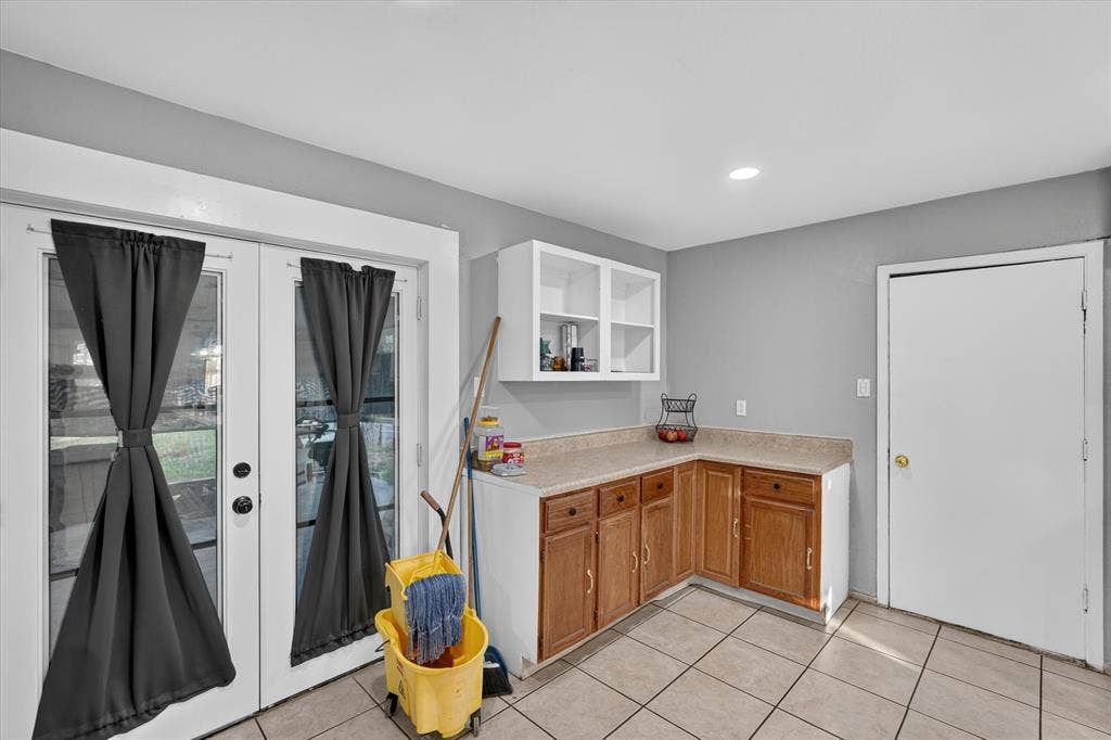 707 Edgeglen Drive, Dallas, TX 75217