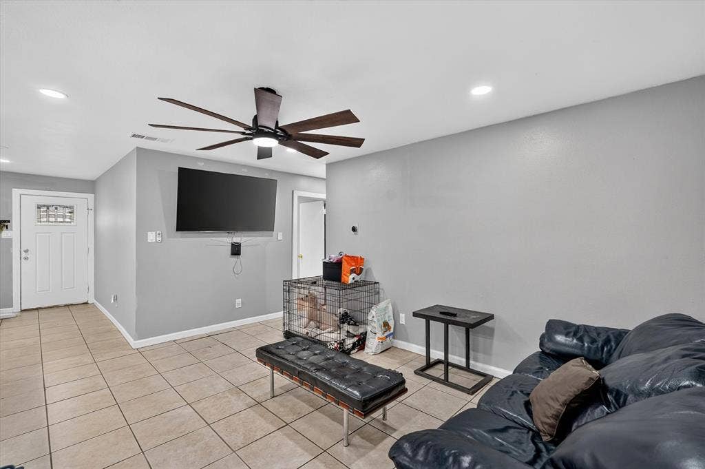707 Edgeglen Drive, Dallas, TX 75217