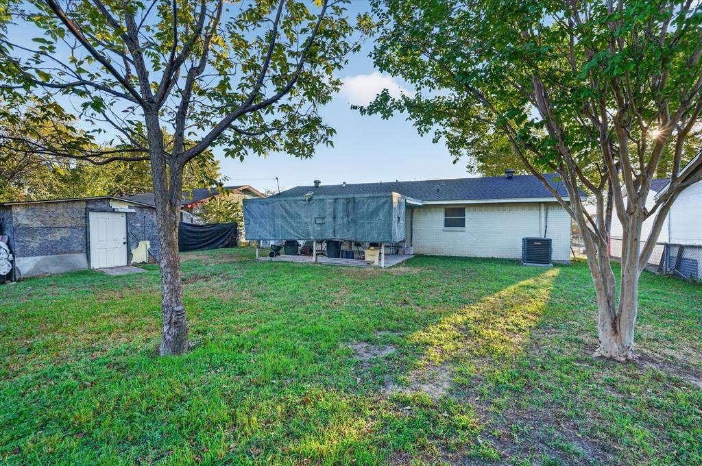 707 Edgeglen Drive, Dallas, TX 75217