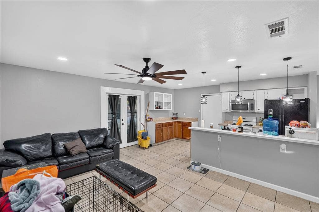 707 Edgeglen Drive, Dallas, TX 75217