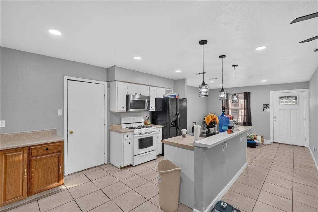707 Edgeglen Drive, Dallas, TX 75217