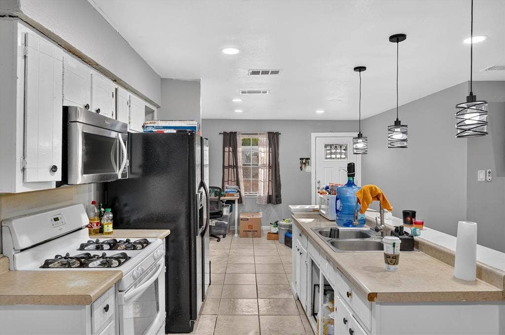707 Edgeglen Drive, Dallas, TX 75217