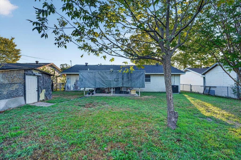 707 Edgeglen Drive, Dallas, TX 75217