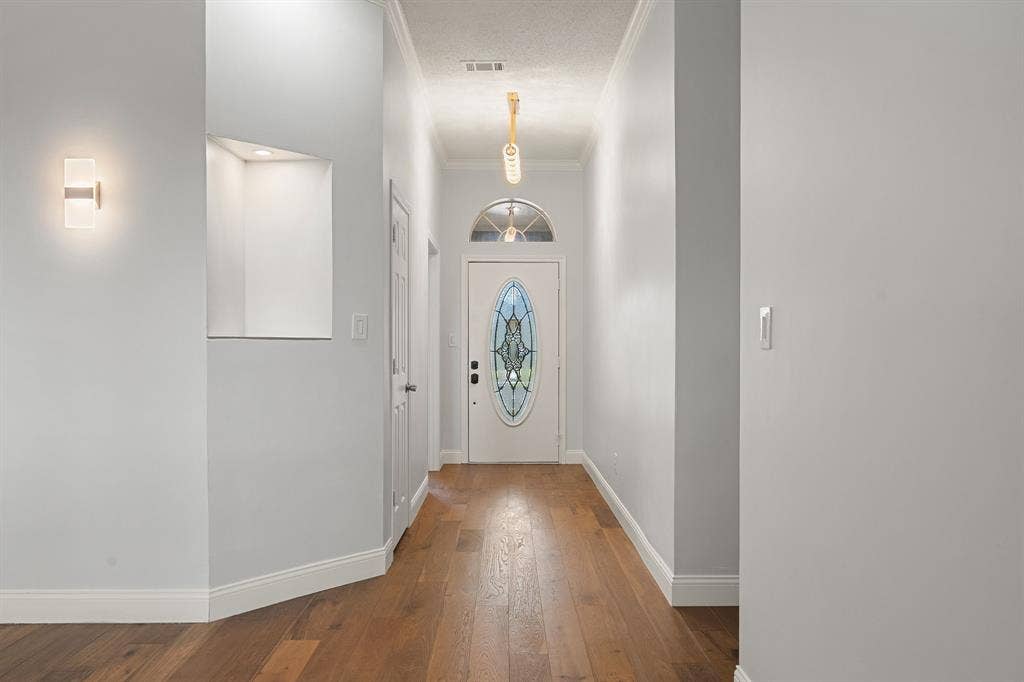 11414 Ocean Road, Frisco, TX 75035 Light and bright engry