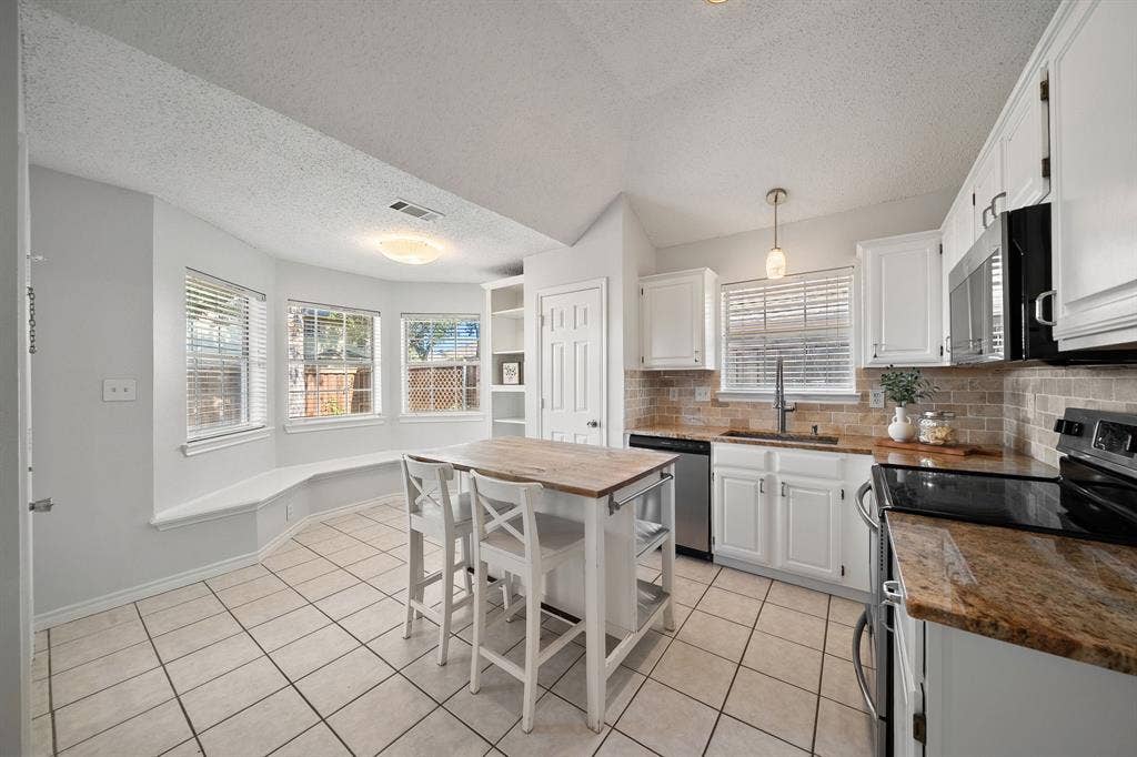 11414 Ocean Road, Frisco, TX 75035 View of kitchen into breakfast nook