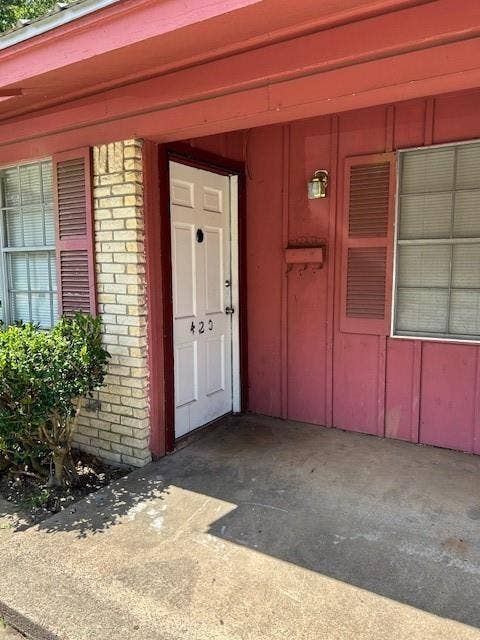 Property photo for 400-430 20th Street SE, #420, Paris, TX