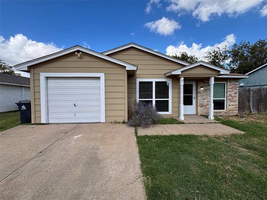 Property photo for 2327 Sunflower Drive, Arlington, TX