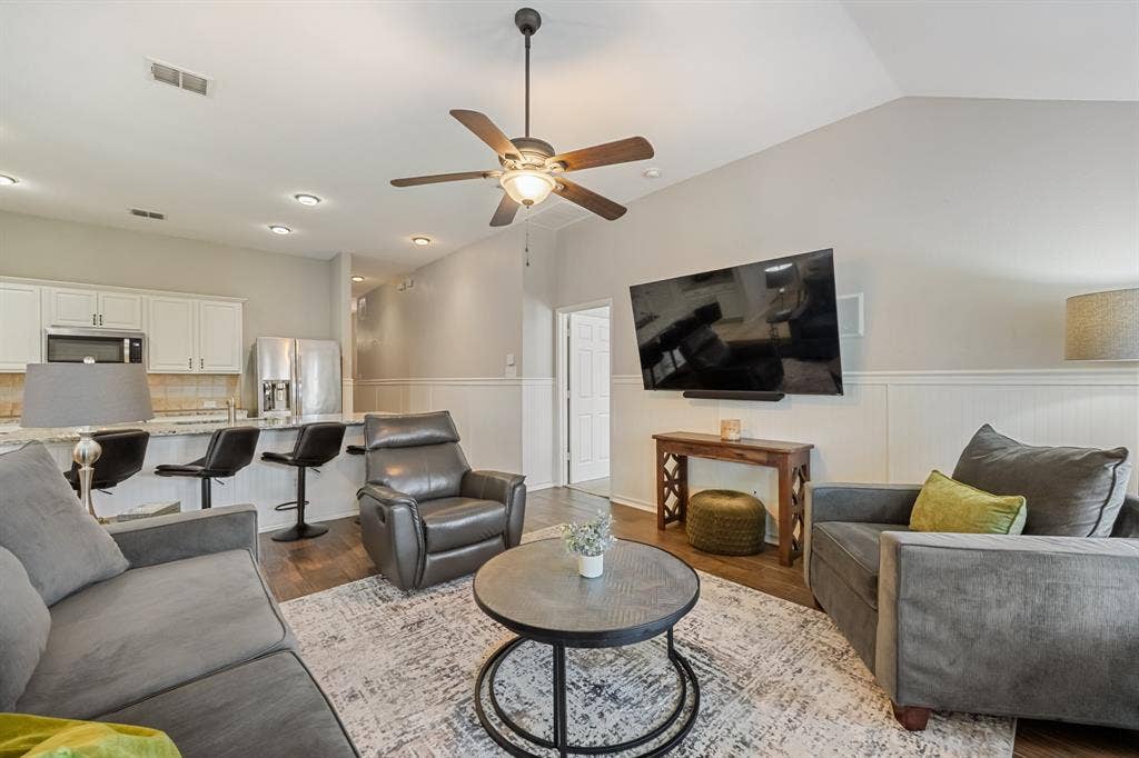 836 Bowie Drive, Lavon, TX 75166 836 Bowie Drive, Lavon, TX 75166