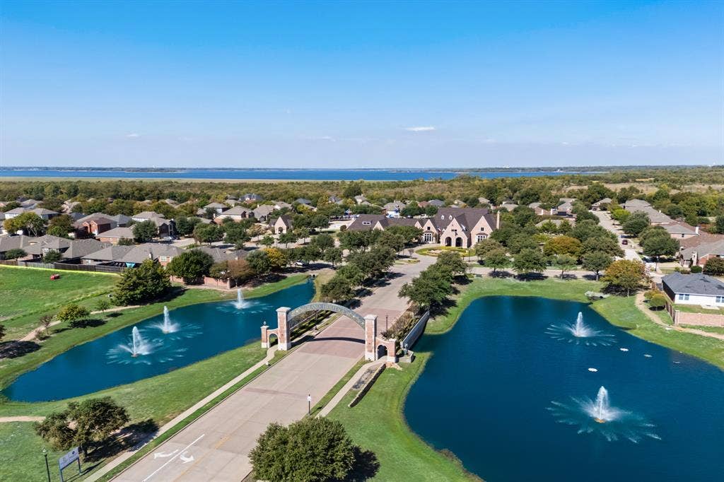 836 Bowie Drive, Lavon, TX 75166 836 Bowie Drive, Lavon, TX 75166