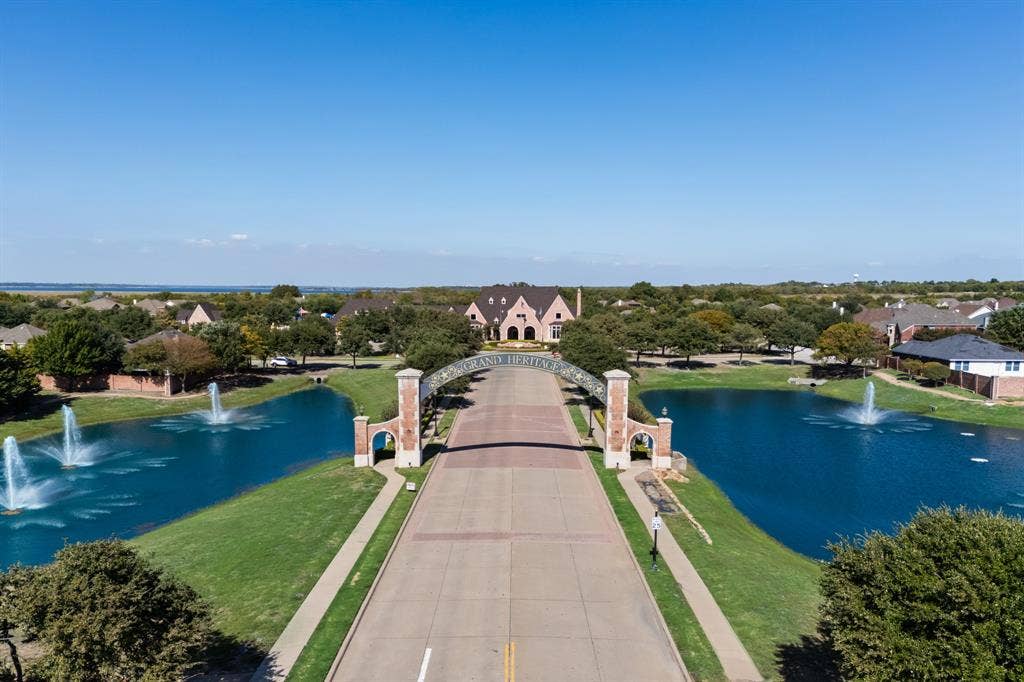 836 Bowie Drive, Lavon, TX 75166 836 Bowie Drive, Lavon, TX 75166