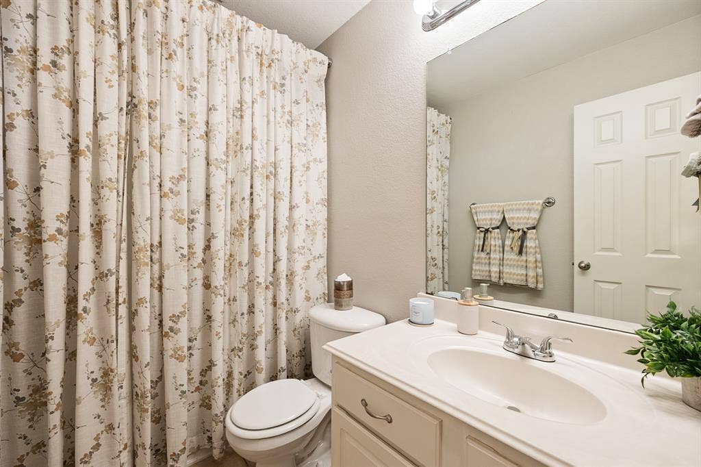 836 Bowie Drive, Lavon, TX 75166 836 Bowie Drive, Lavon, TX 75166