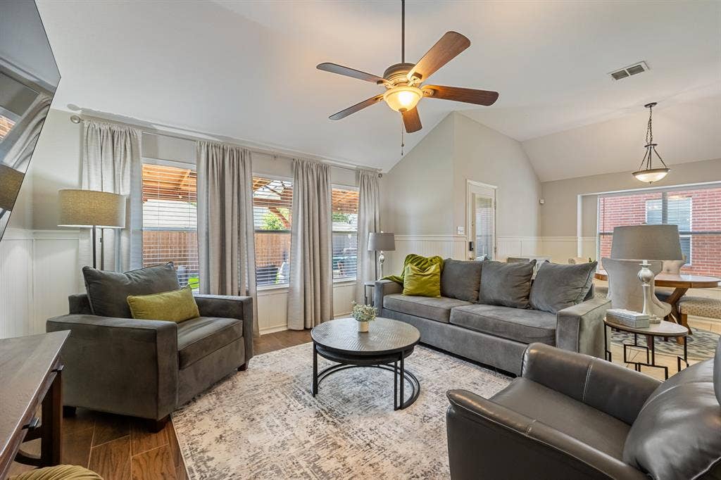 836 Bowie Drive, Lavon, TX 75166 836 Bowie Drive, Lavon, TX 75166