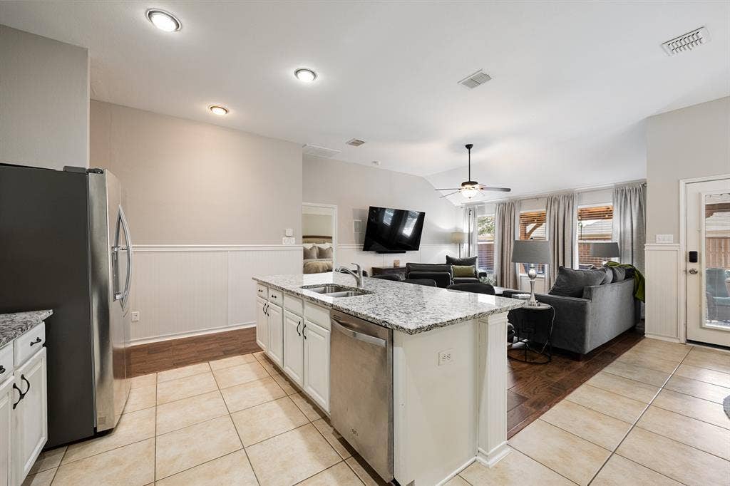 836 Bowie Drive, Lavon, TX 75166 836 Bowie Drive, Lavon, TX 75166