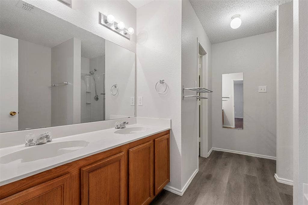 2119 Oryx Lane, Grand Prairie, TX 75052