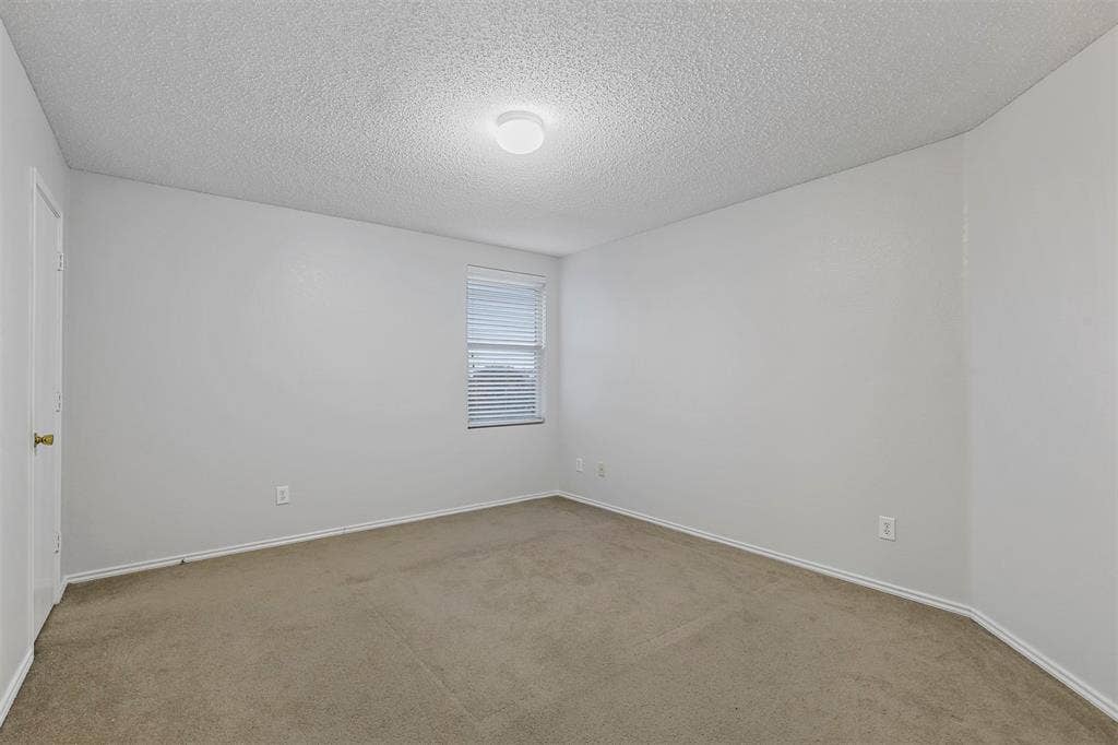 2119 Oryx Lane, Grand Prairie, TX 75052