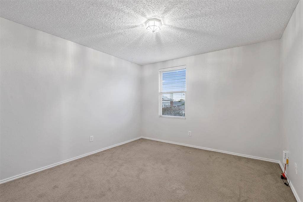 2119 Oryx Lane, Grand Prairie, TX 75052