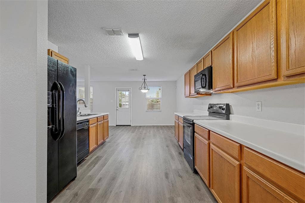 2119 Oryx Lane, Grand Prairie, TX 75052