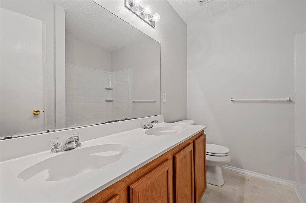2119 Oryx Lane, Grand Prairie, TX 75052