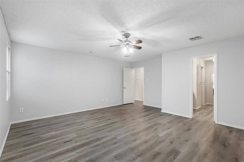 2119 Oryx Lane, Grand Prairie, TX 75052
