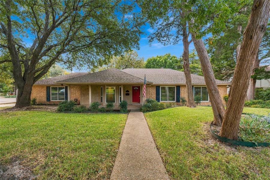 Property photo for 218 White Hall Road, Woodway, TX