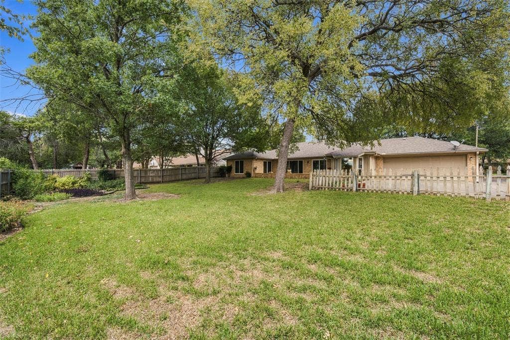 218 White Hall Road, Woodway, TX 76712