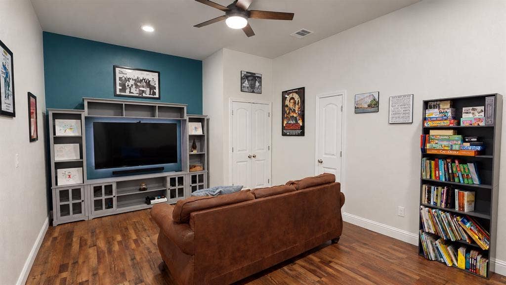 901 Blaine Street, Athens, TX 75751 901 Blaine Street, Athens, TX 75751