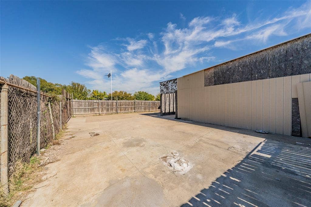 4831 W Davis Street, Dallas, TX 75211
