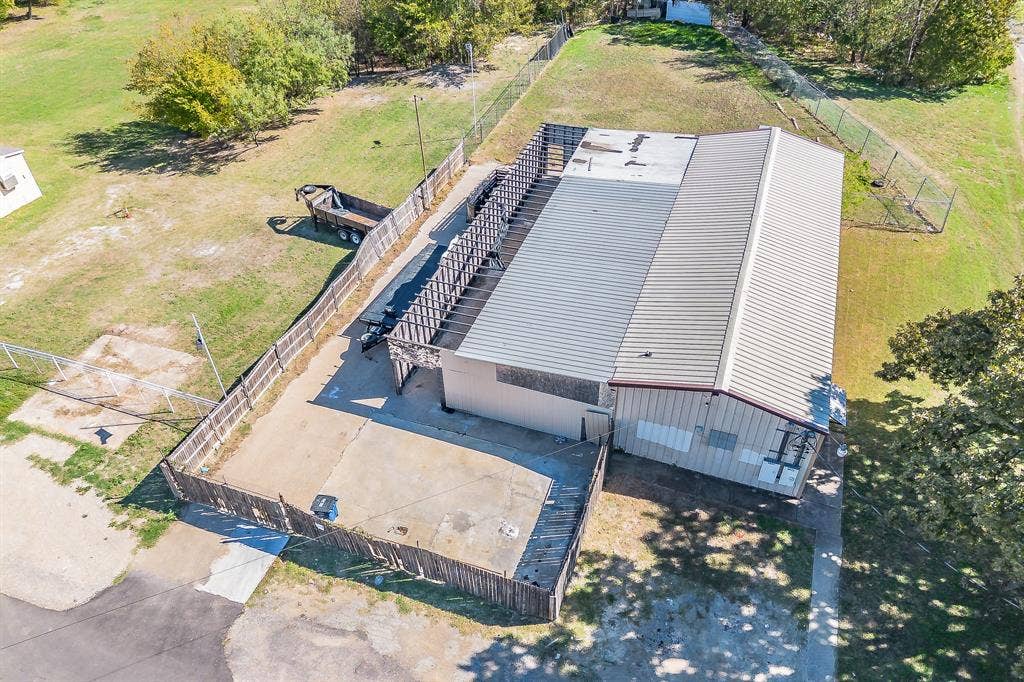 4831 W Davis Street, Dallas, TX 75211