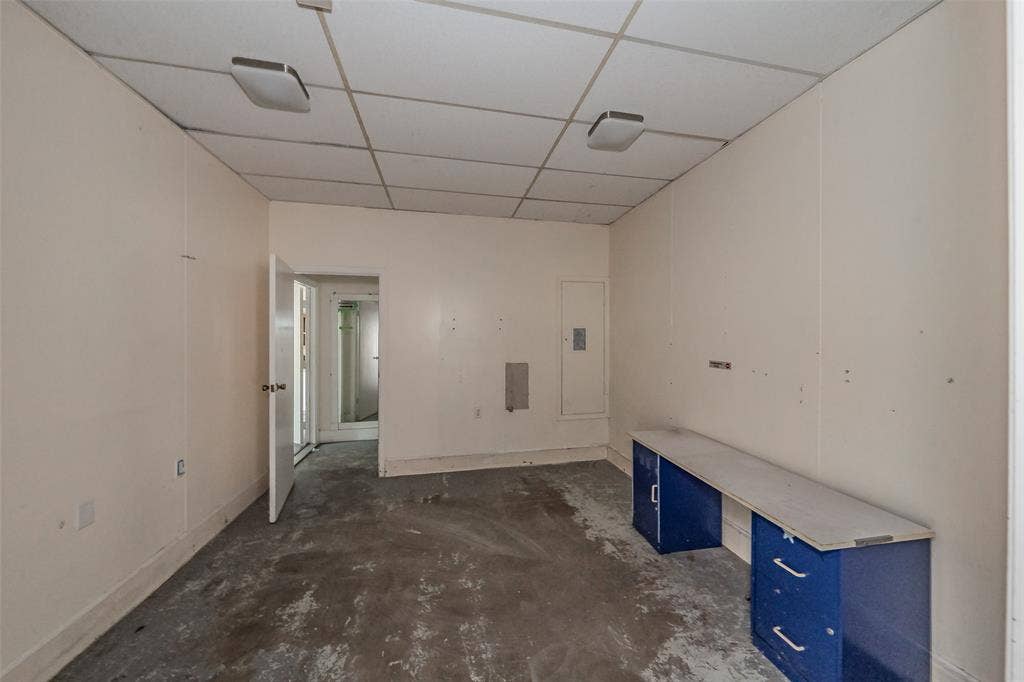 4831 W Davis Street, Dallas, TX 75211