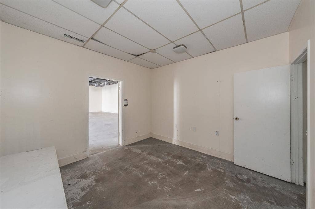 4831 W Davis Street, Dallas, TX 75211