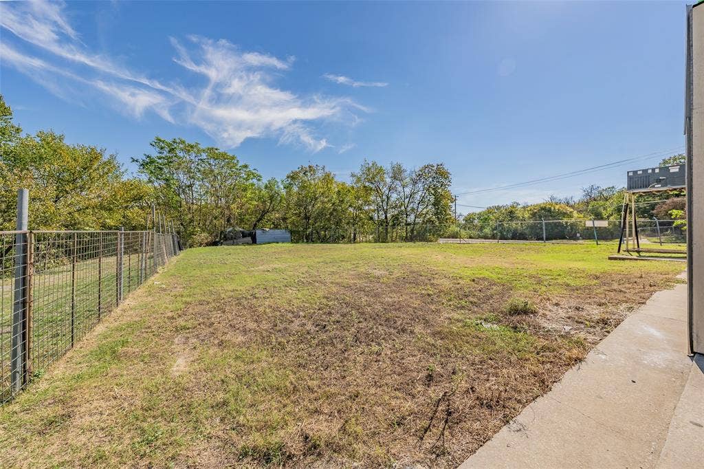 4831 W Davis Street, Dallas, TX 75211