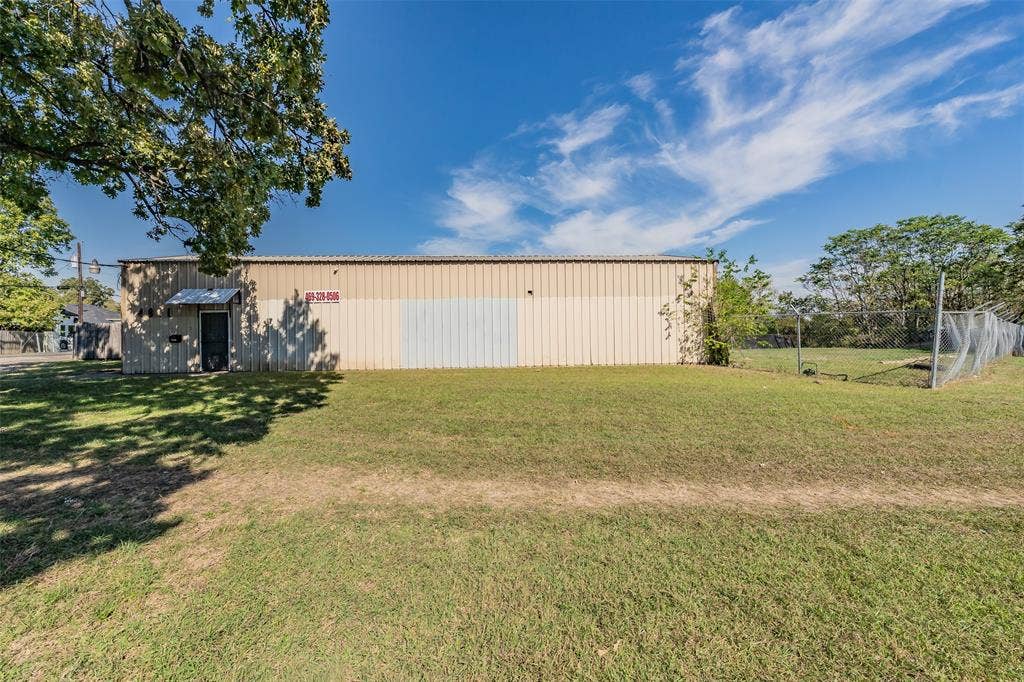 4831 W Davis Street, Dallas, TX 75211