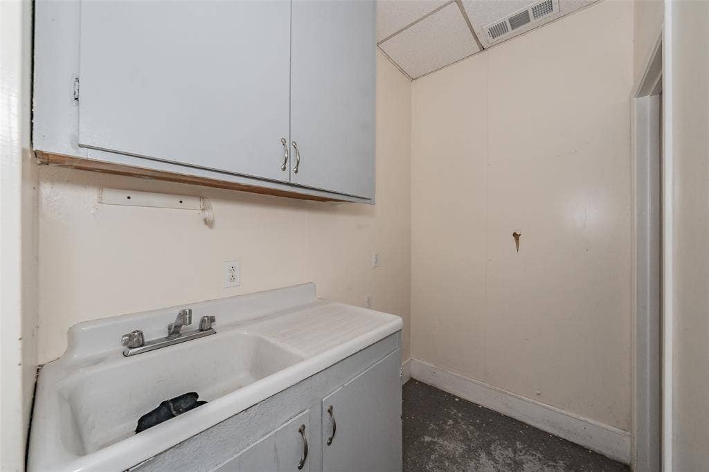 4831 W Davis Street, Dallas, TX 75211