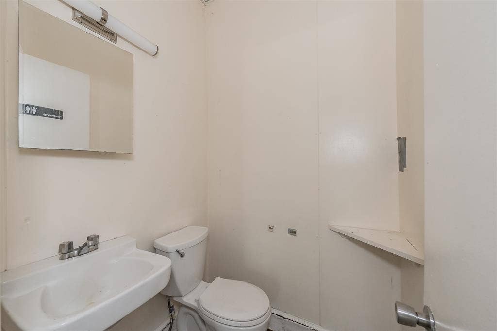 4831 W Davis Street, Dallas, TX 75211