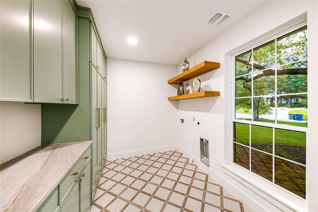 13756 Danvers Drive, Dallas, TX 75240