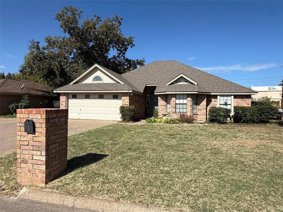 Property photo for 1208 Chaparral Lane, Granbury, TX