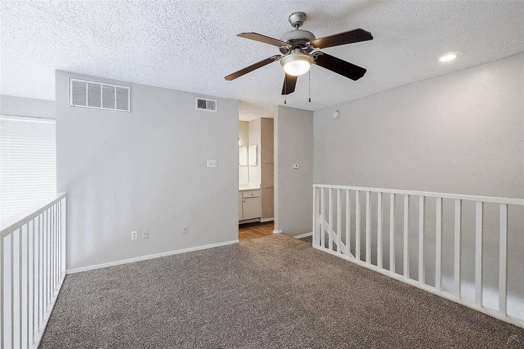 3 Gannon Lane, #0211, Dallas, TX 75237 $99 to apply and 299 move in special