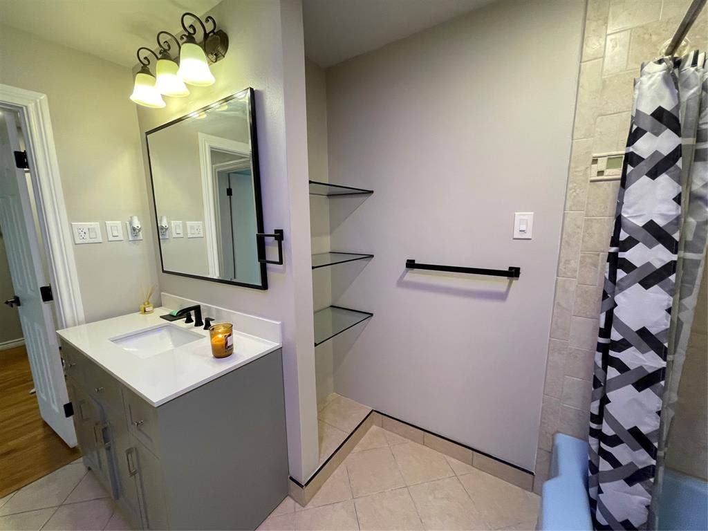 530 E Spring Valley Road, Richardson, TX 75081 Bathroom 2