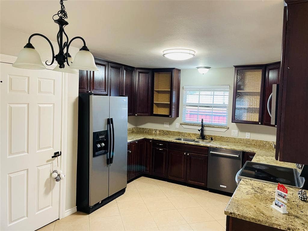 530 E Spring Valley Road, Richardson, TX 75081 530 E Spring Valley Road, Richardson, TX 75081