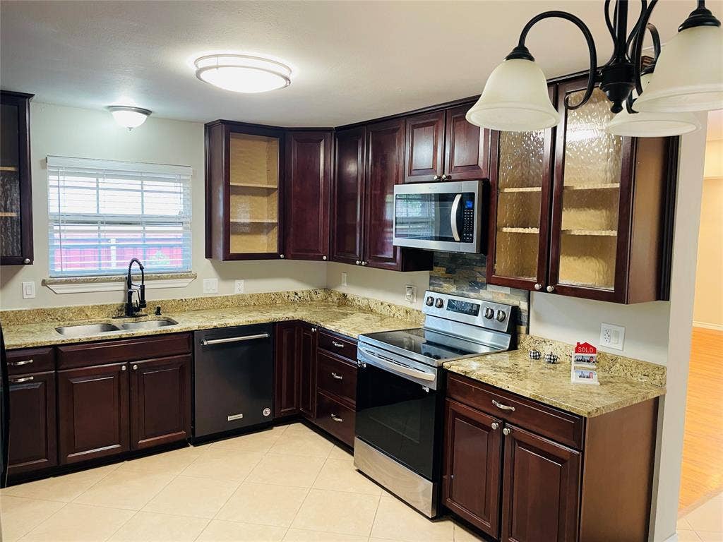 530 E Spring Valley Road, Richardson, TX 75081 530 E Spring Valley Road, Richardson, TX 75081